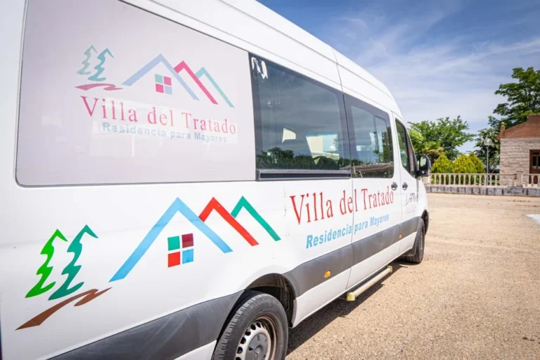 Servicio de transporte y asistencia de Villa del Tratado con vehículo habilitado